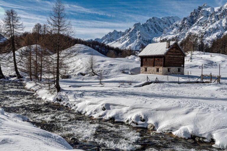 7 Ice Dam Prevention Methods That Mountain Cabin Owners Swear By