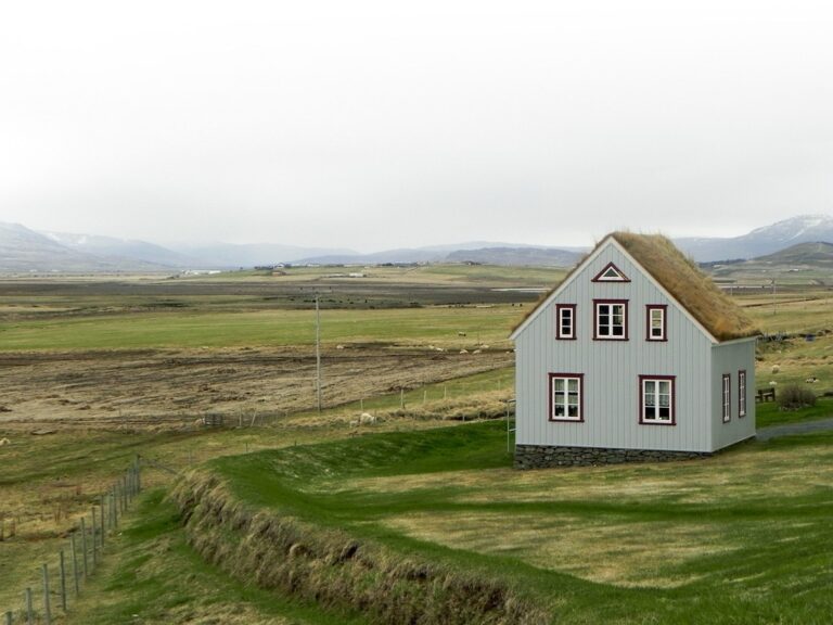 5 Essential Vacation Home Roof Maintenance Schedules That Save Thousands