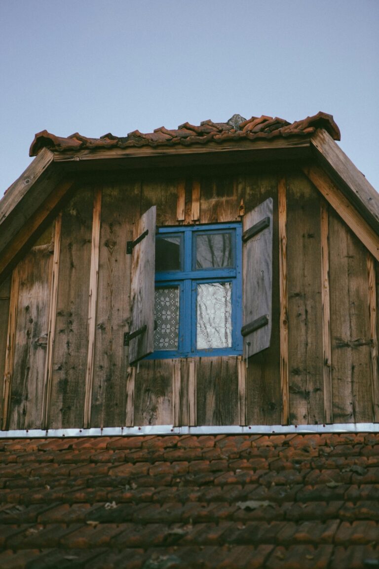 5 Historic District Compliant Roof Insulation Methods Most Preservationists Approve